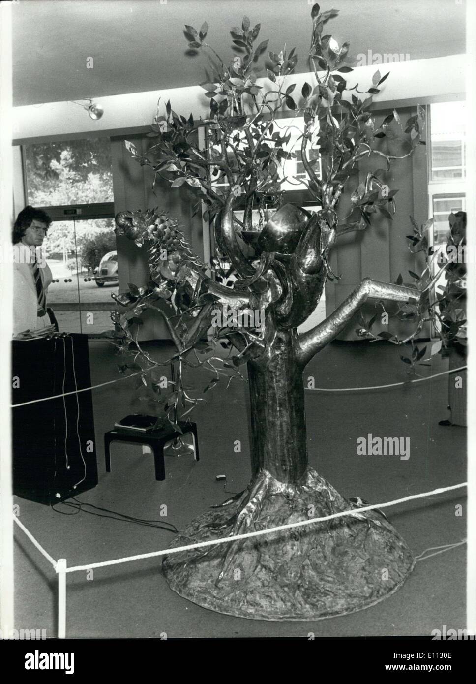 Lug. 01, 1975 - metallico Arbor scultura da Jacques Monestier Francia Foto Stock