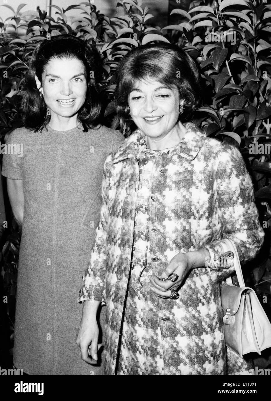 La First Lady Jackie Kennedy Onassis con un amico Foto Stock
