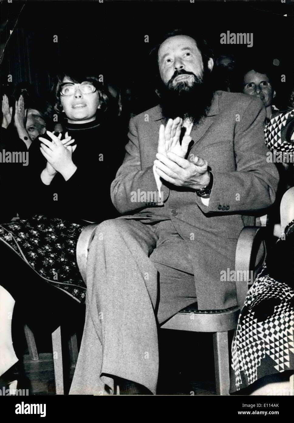 Agosto 08, 1975 - Solzhenitsyn in Svizzera: Alexander Solzhenitsyn in società con sua moglie durante una manifestazione culturale in Foto Stock