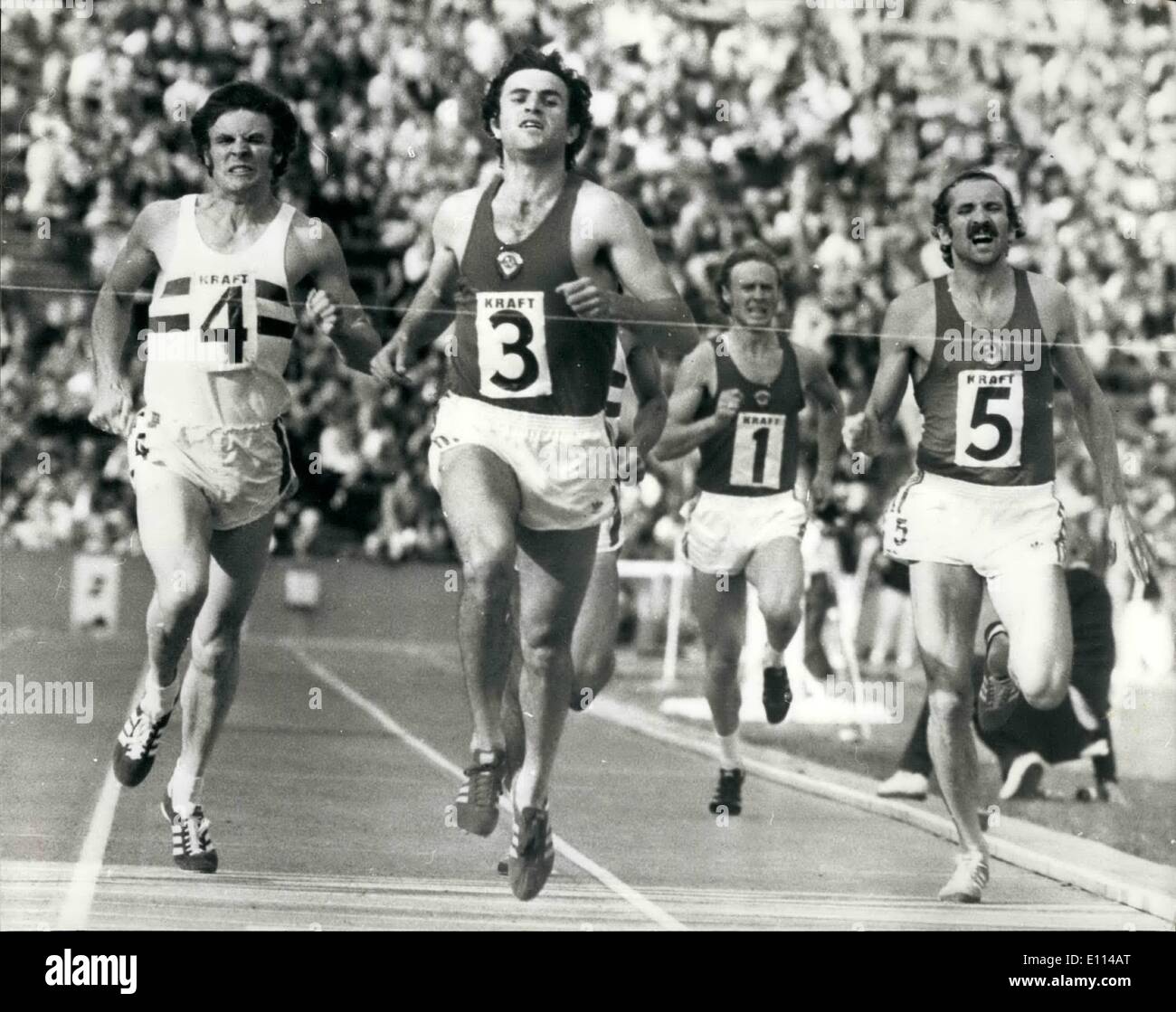 Agosto 08, 1975 - Gran Bretagna V Russia atletica al Crystal Palace Ponomaryov vince la 800 metri: l'immagine mostra: Vladimir Ponomaryov (URSS) (n. 3)visto vincere il 800 metri, ieri, 2° era un accontentarsi di G.B.,(non in foto ) e il terzo è stato Andy Carter, G.B. (No.4). Anche in immagine del russo Volkov (n. 5) e Mamonton (n. 1). Foto Stock