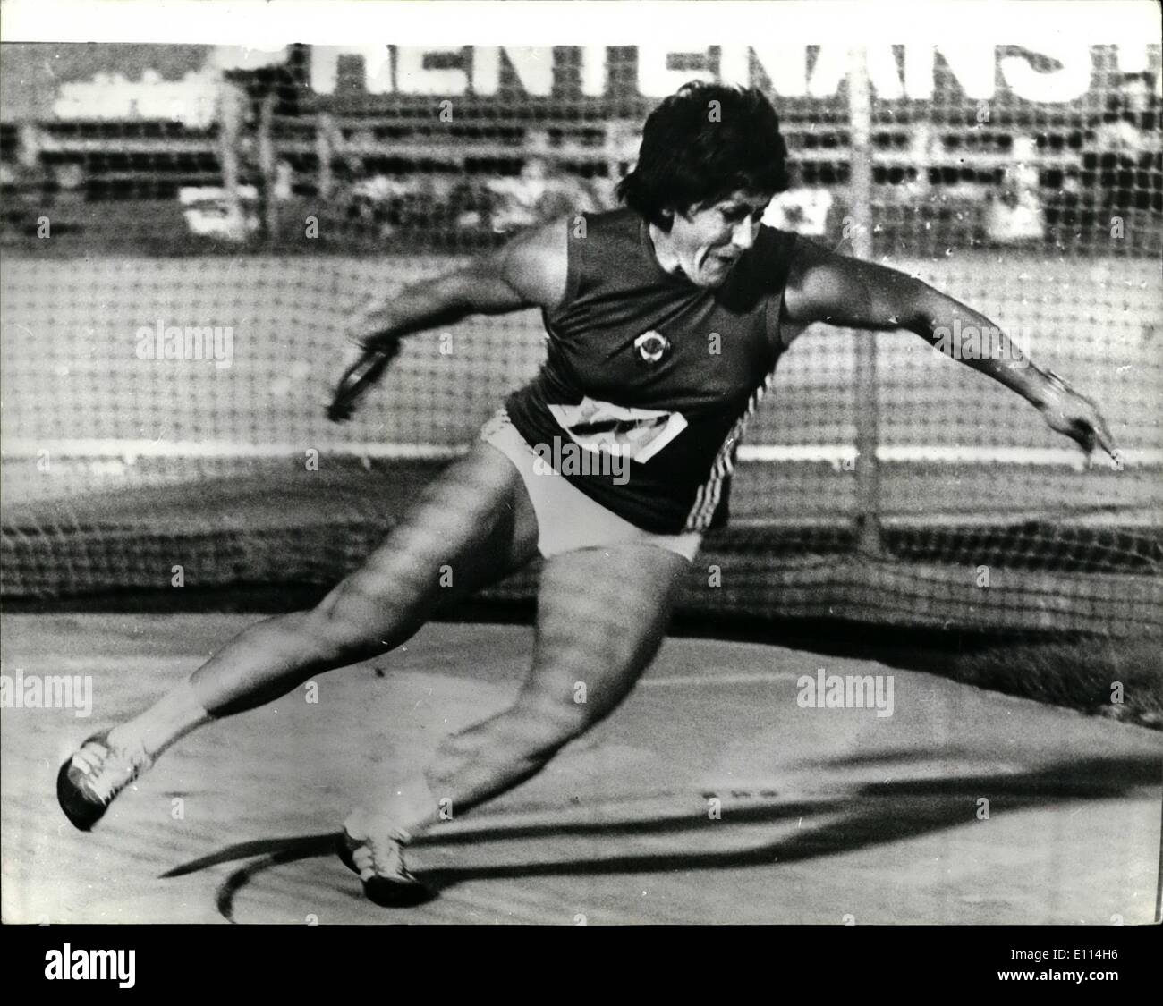 Agosto 08, 1975 - record del mondo dal Faina Melnik. Discus russo-thrower FAINA MELNIK si è rotto il mondo donna record con un tiro di 70,20 metri di Letzigrund a Zurigo durante un'internation meeting di atletica di mercoledì. Foto Stock