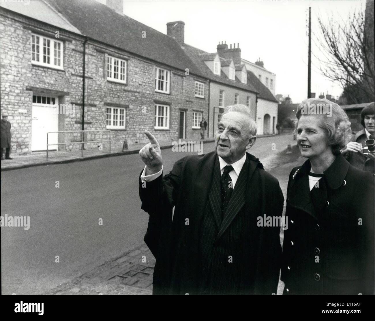 Febbraio 02, 1976 - La signora Thatcher apre la Gran Bretagna è di nuovo - Università di stile a Buckingham: leader dell opposizione, la sig.ra Margaret Thatcher ha inaugurato oggi la Gran Bretagna più recente lavoro Libera Università- University College a Buckingham - il primo non - Università mantenuto poiché Oxford e Cambrige entrato a far parte del sistema di stato dopo la seconda guerra mondiale. Cambiare le tasse sono ?1500 un anno e una elevata percentuale di studenti stranieri. Molti di loro hanno aderito all'Università perché è il solo posto dove si può prendere un grado in due anni Foto Stock