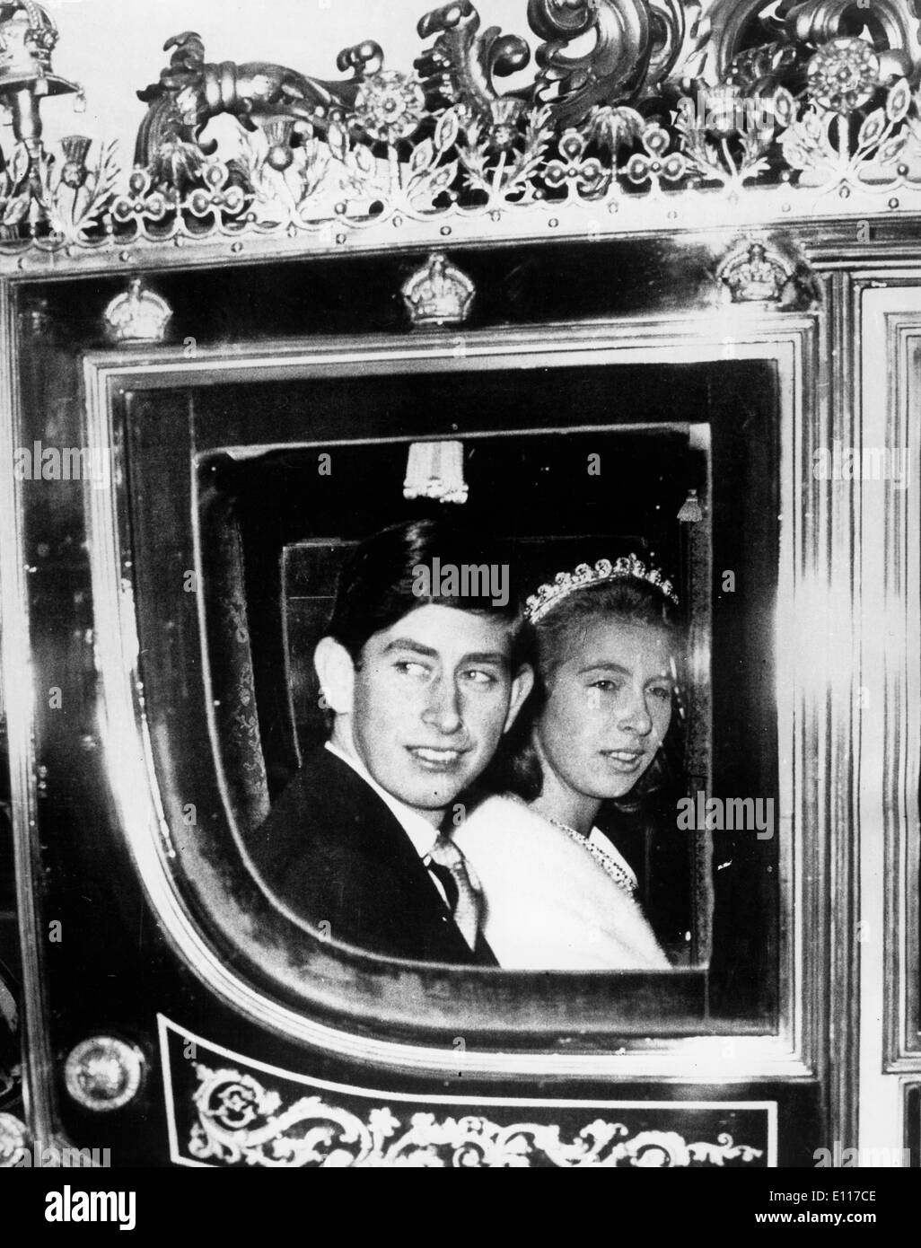 Il principe Carlo e la principessa Anne giro in autobus Foto Stock