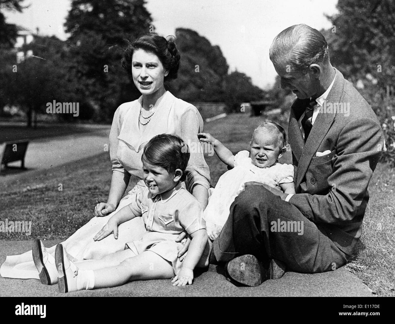 La regina Elisabetta II e del Principe Filippo con i bambini Foto Stock