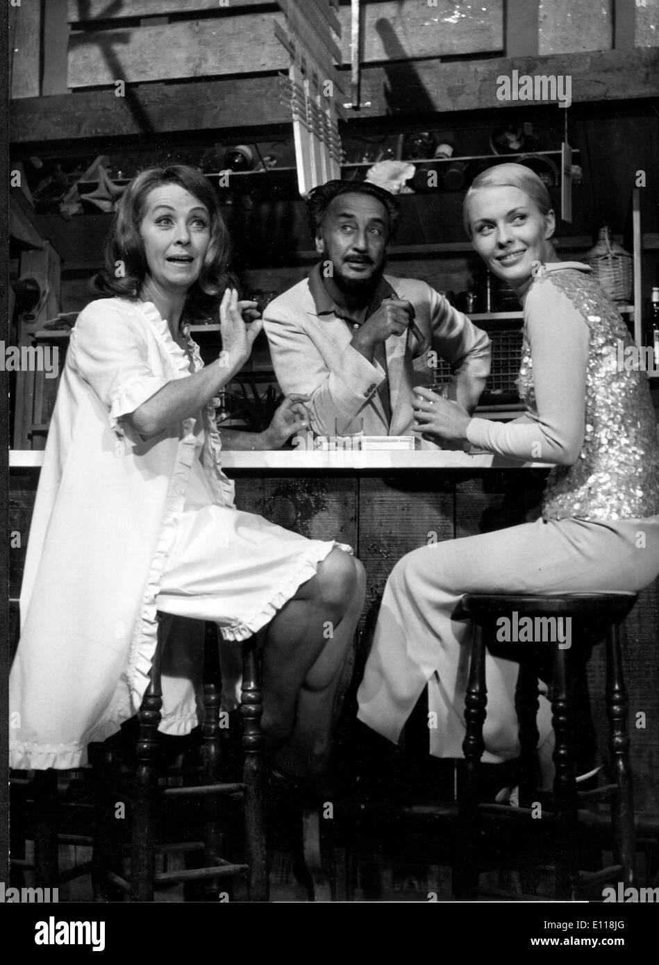 Danielle Darrieux, Romain Gary, Jean Seberg co-star Foto Stock