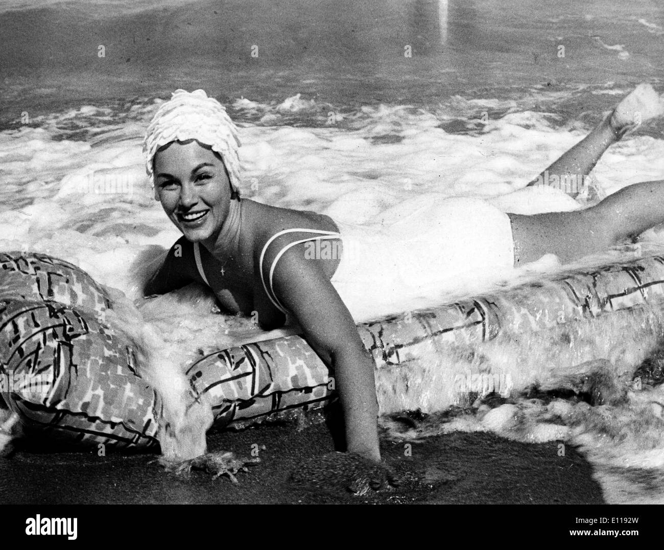 L'attrice Linda Christian nuota in vacanza Foto Stock