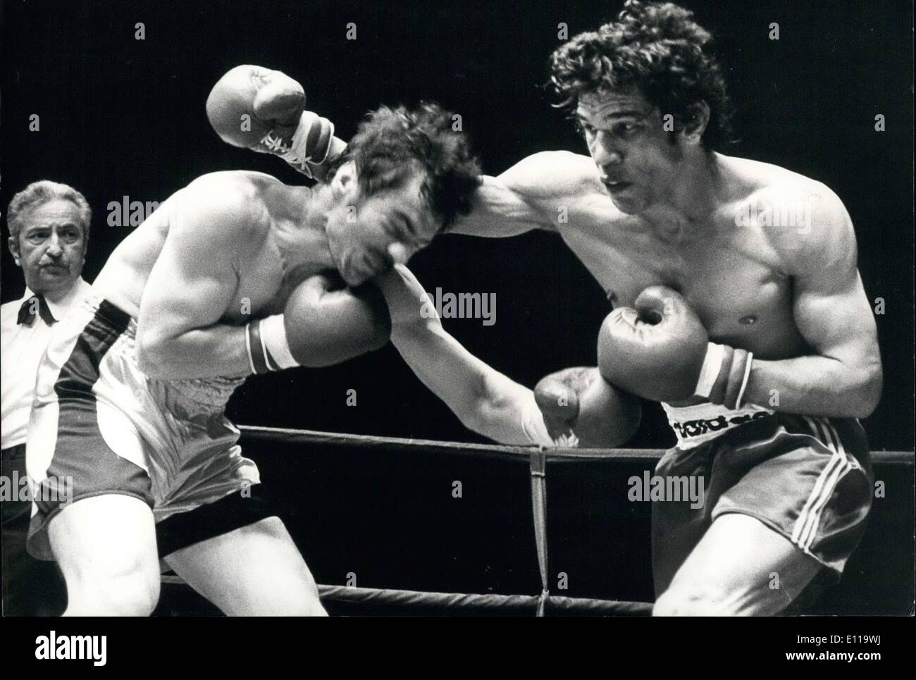 Maggio 07, 1976 - knockout nel secondo round Foto Stock