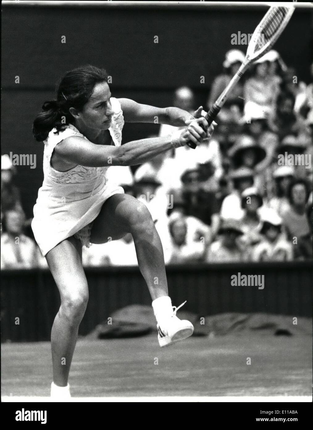 Giugno 06, 1976 - Wimbledon Tennis campionati: mostra fotografica di Miss Virginia Wade in azione durante la sua partita contro la Sig.ra G. Reid Foto Stock