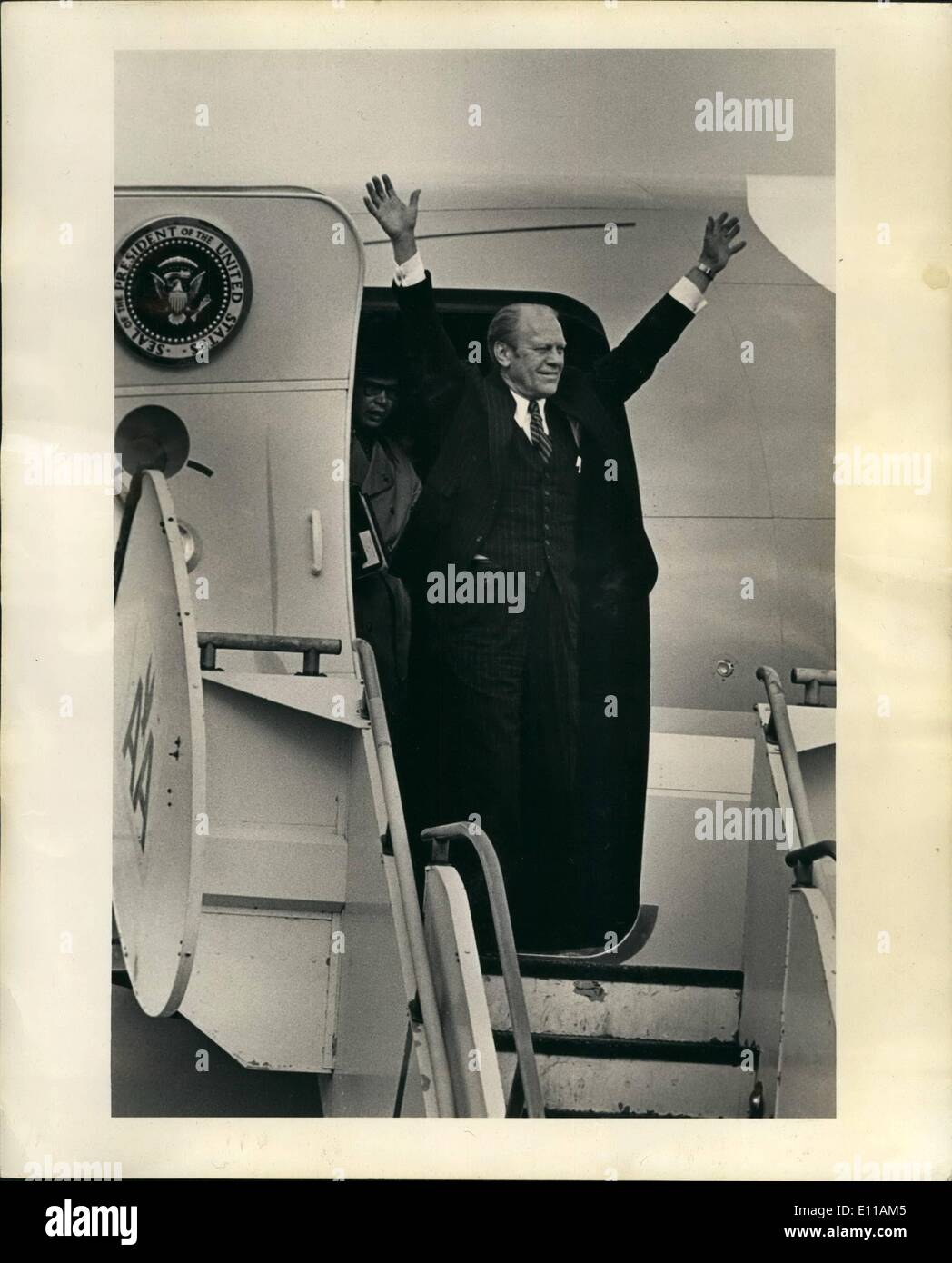 Ottobre 10, 1976 - Il presidente statunitense Gerald Ford arrivando a McCarthy Archiviato in Islip Long Island. Il Presidente Ford era nello stato di New York nella tappa finale della sua rielezione campagna. Foto Stock