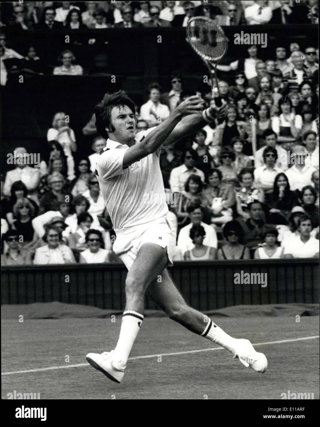 Giugno 21, 1976 - il giorno di apertura dei campionati di Wimbledon Foto Mostra: Jimmy Connors (USA) visto in azione contro A. Zugarelli Foto Stock