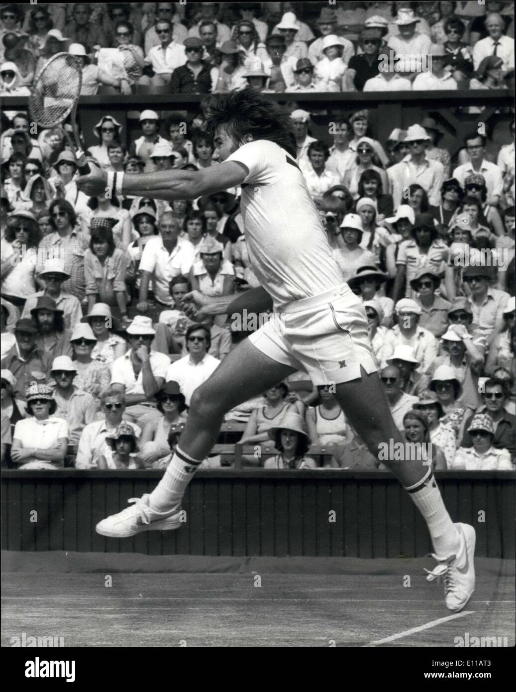 Giugno 26, 1976 - tennis a Wimbledon. Jimmy Connors batte Stan Smith. La foto mostra: tutti fuori azione girato di Jimmy Conno Foto Stock