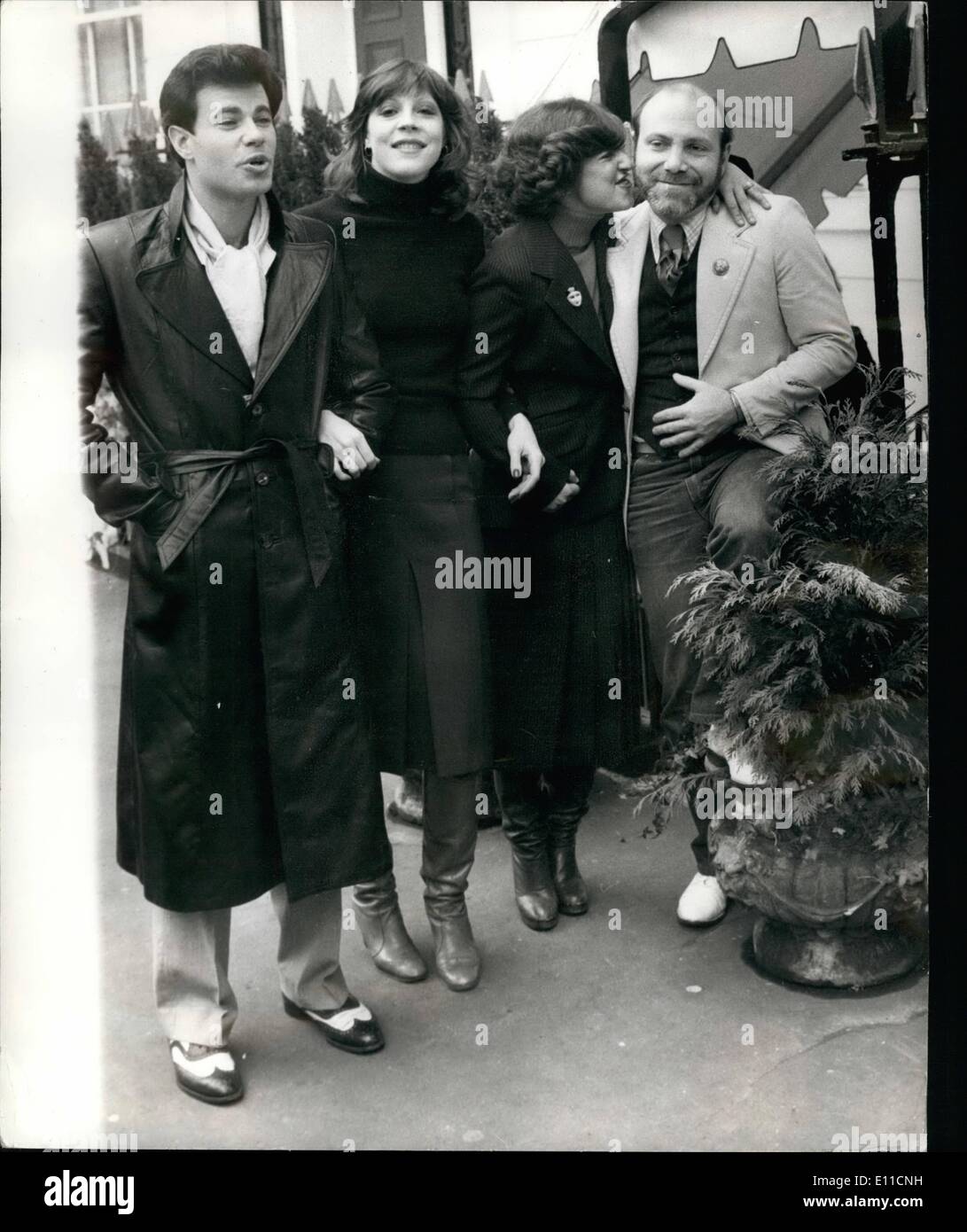 Febbraio 02, 1977 - American gruppo vocale Manhattan Transfer a Londra: Manhattan Transfer, il gruppo vocale che hanno guadagnato un nome per se stessi attraverso le loro interpretazioni distintivo dei suoni e stili dei 30's degli anni quaranta e cinquanta. La prossima tappa del loro tour, dopo il sold out concerti presso il nuovo Teatro Vittoria su 23 Febbraio, 24 e stasera 26 più un domani notte a Manchester, essi saranno lasciando per la Germania. Il gruppo è attualmente al n. 6 nelle classifiche inglesi con il loro singolo '''Chanson D' Amour" Foto Stock