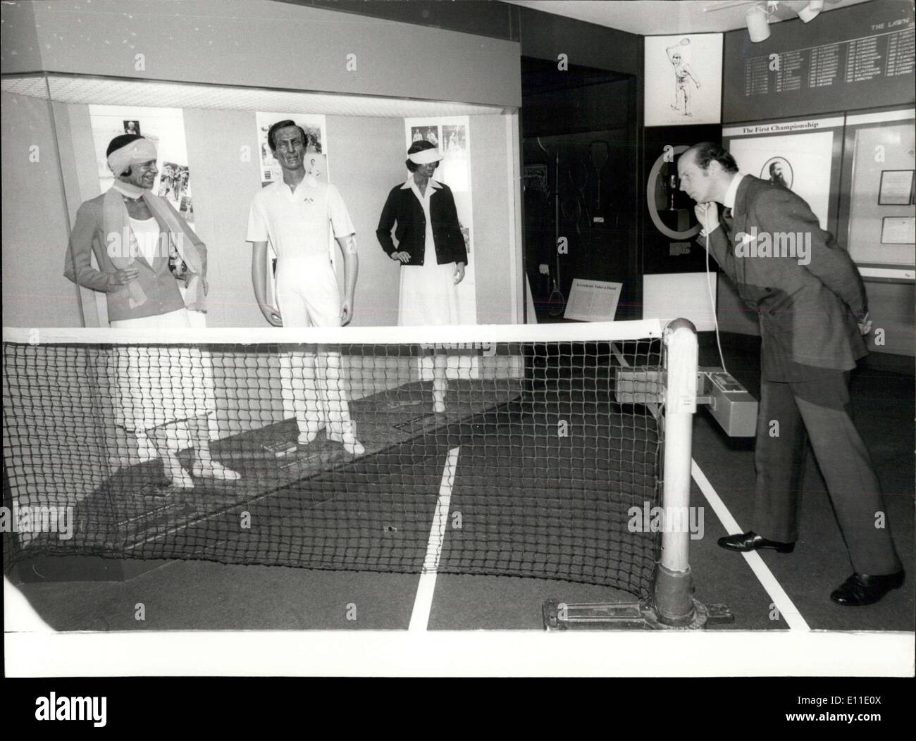 19 maggio 1977 - Il Duca di Kent apre la Wimbledon Tennis Museum il Duca di Kent, come presidente di tutti England Lawn Tennis Foto Stock