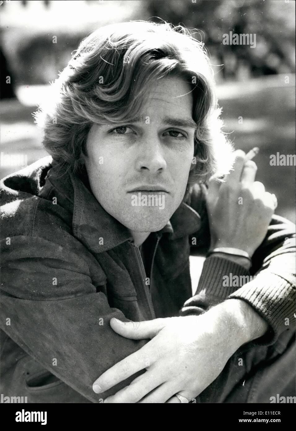 Giugno 06, 1977 - Terrance Robay a Star come James Dean in un musical di Londra: il culto di James Dean si vivono ancora con Terrance Robay 24, dalla California - arrivò a Londra oggi da star in un London musical basato sulla vita della stella morta. Robay look, colloqui e canta come Dean, morto in un incidente di macchina di ventidue anni fa. La produzione di 75.000 è dovuto per aprire presso il Casino di Old Compton Street su 30 Agosto dopo un pre-West End che mostra a Wimbledon. Robay detto "Io non sono un James Dean davvero Foto Stock