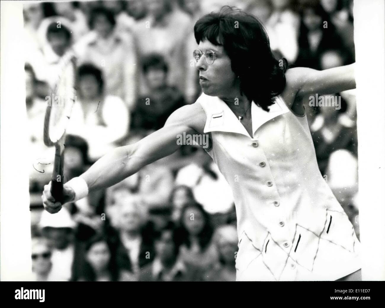 Giugno 06, 1977 - Wimbledon Tennis Ladies Quarti di Finale Chris Evert batte Billy Jean King. La foto mostra: B.J. Re visto in azione Foto Stock