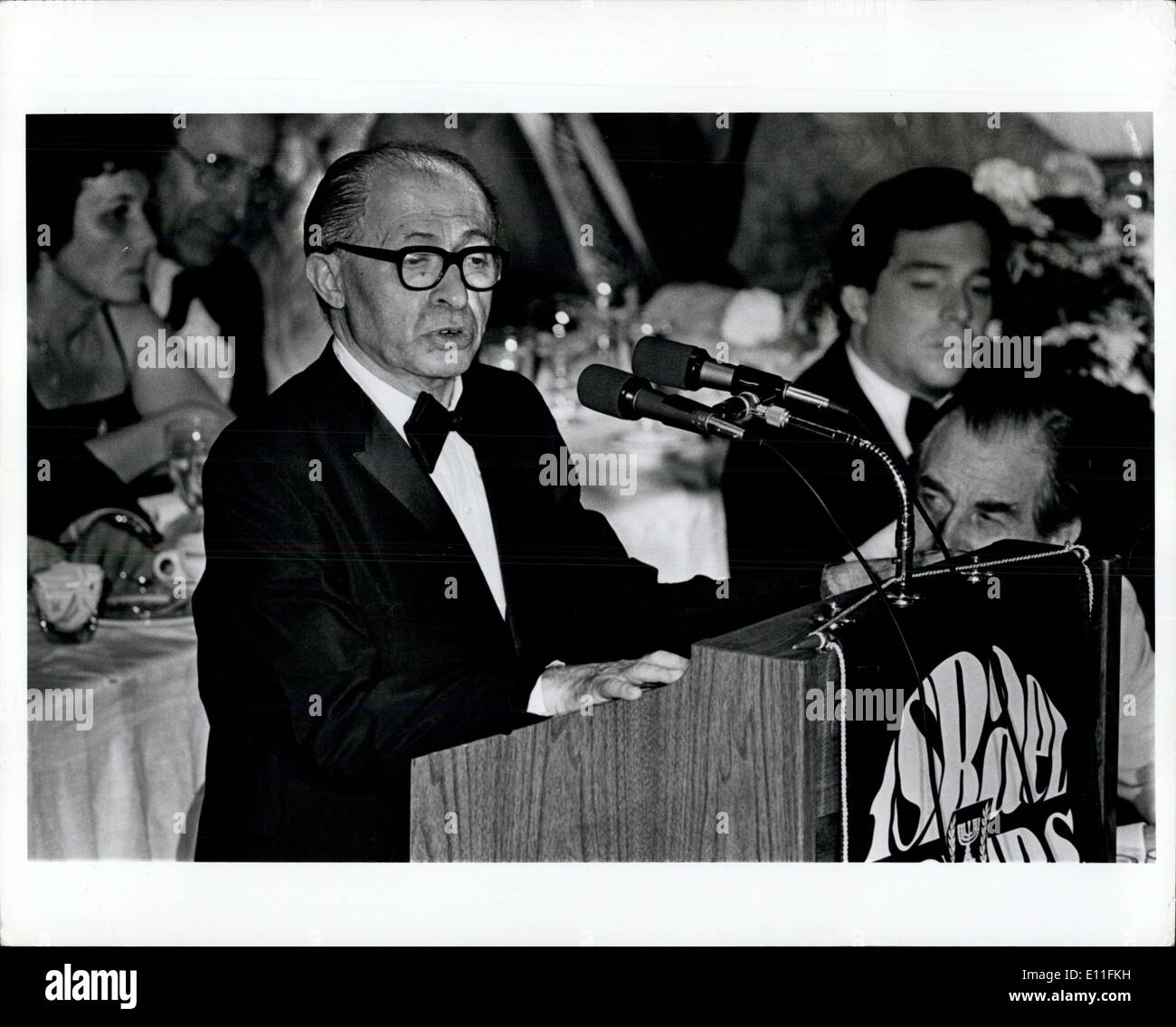 Lug. 21, 1977 - Premier israeliano Menahem Begin parla nello Stato di Israele vincoli nazionali di cena di benvenuto Waldorf Astoria. Foto Stock