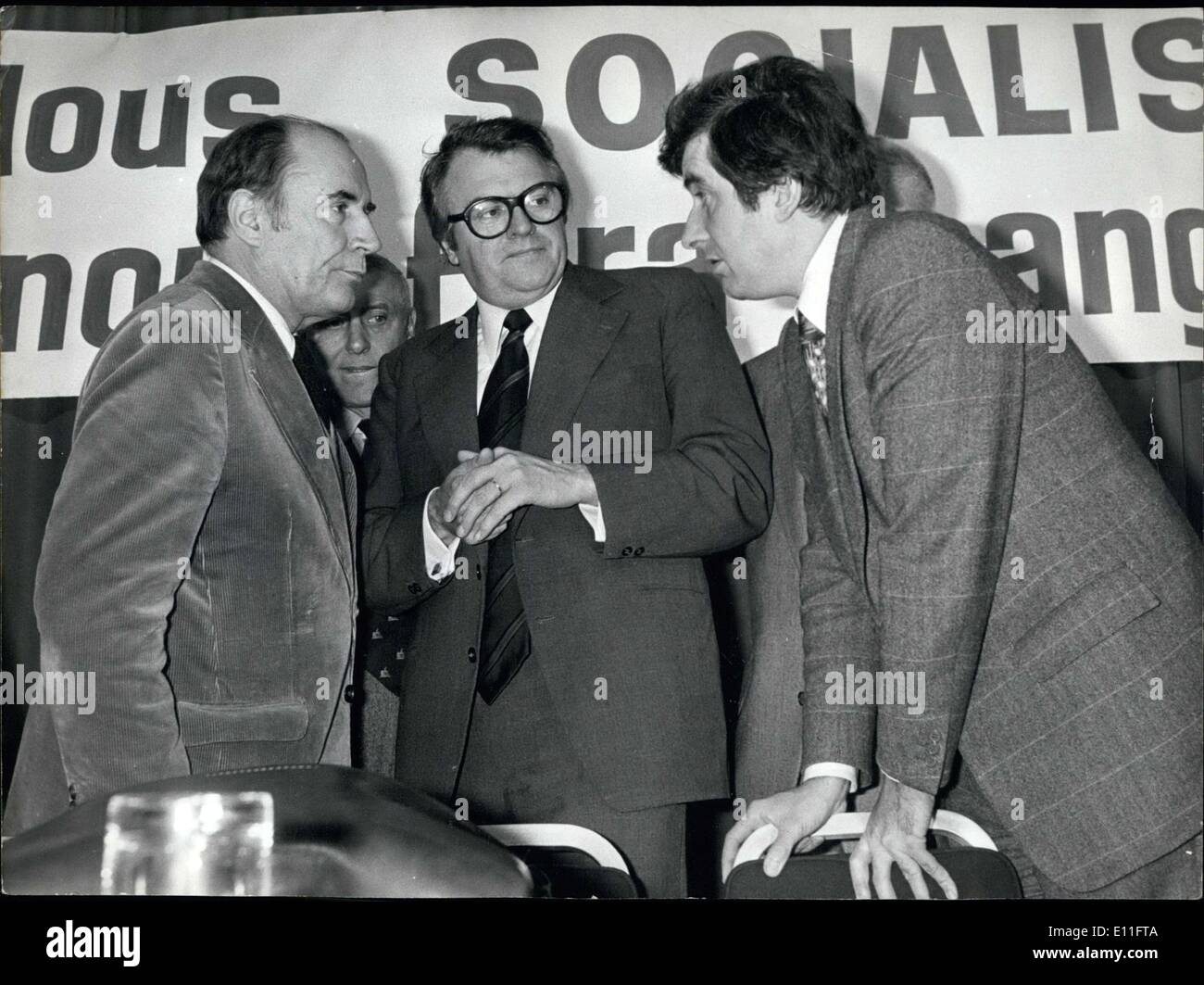 Nov. 06, 1977 - sono in piedi accanto al podio del partito socialista nazionale Convenzione di Parigi. Foto Stock