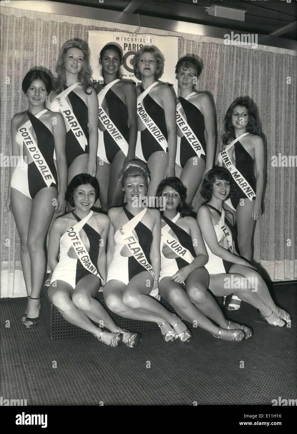 21 dicembre 1977 - 54 finalisti, eletti in tutte le province nonché i territori d'oltremare e i dipartimenti, parteciperà alla elezione ufficiale per Miss Francia 1978 che si terrà la prossima settimana a Parigi. Il fortunato vincitore si qualificheranno per i concorsi internazionali di Miss Universo in Messico, Miss International a Tokyo e Miss Mondo a Londra Foto Stock