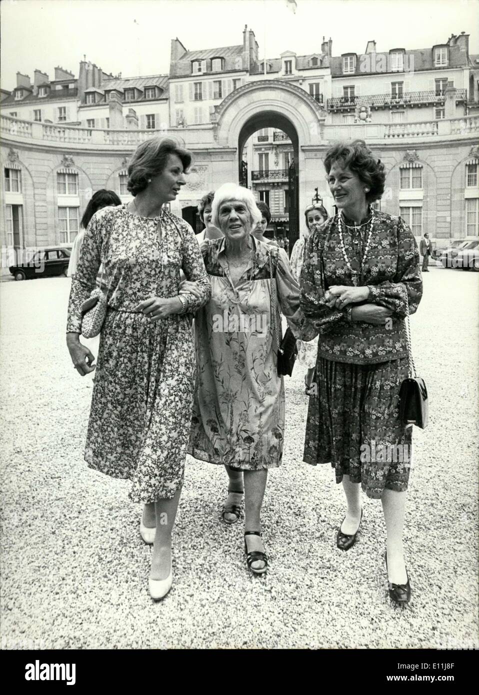 Lug. 19, 1978 - Madre per il Presidente degli Stati Uniti, Lillian Carter è visto qui con due amici al suo arrivo all'Elysee Palace Foto Stock