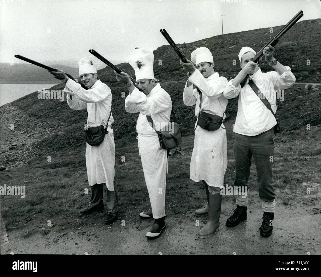 Agosto 08, 1978 - cuochi famosi shoot esiste proprio; non il contenuto di attendere l'arrivo di Gallo cedrone dalle brughiere scozzesi, quattro grandi chef da Londra e la Scozia, ha deciso di essere il primo su mori, sparare loro gallo forcello e rush torna in auto, elicotteri e aerei, in modo che i clienti possono godere di un pranzo di gallo forcello. La foto mostra i quattro grandi chef sono L-R, Tony Conboy, (Irlandese, Athenaeum Hotel, Londra), Brian Turner (Inglese Londra Capitale dell'Hotel), Maurice Cottet francese, (Gleneagles Hotel), Stuart Cameron, scozzese, (Glasgow Central Hotel), in procinto di girare il loro primo uccelli del Glonious dodicesimo. Foto Stock