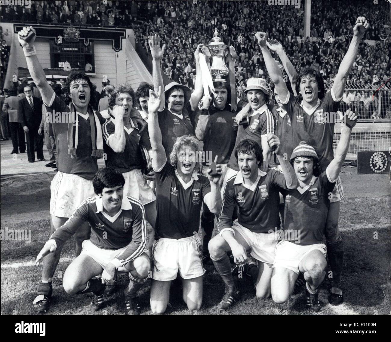 Maggio 06, 1978 - Ipswich Town battere l'Arsenal 1-0 in F.A. Per la finale di coppa a Wembley: picture show: il team di Ipswich visto con la coppa Foto Stock