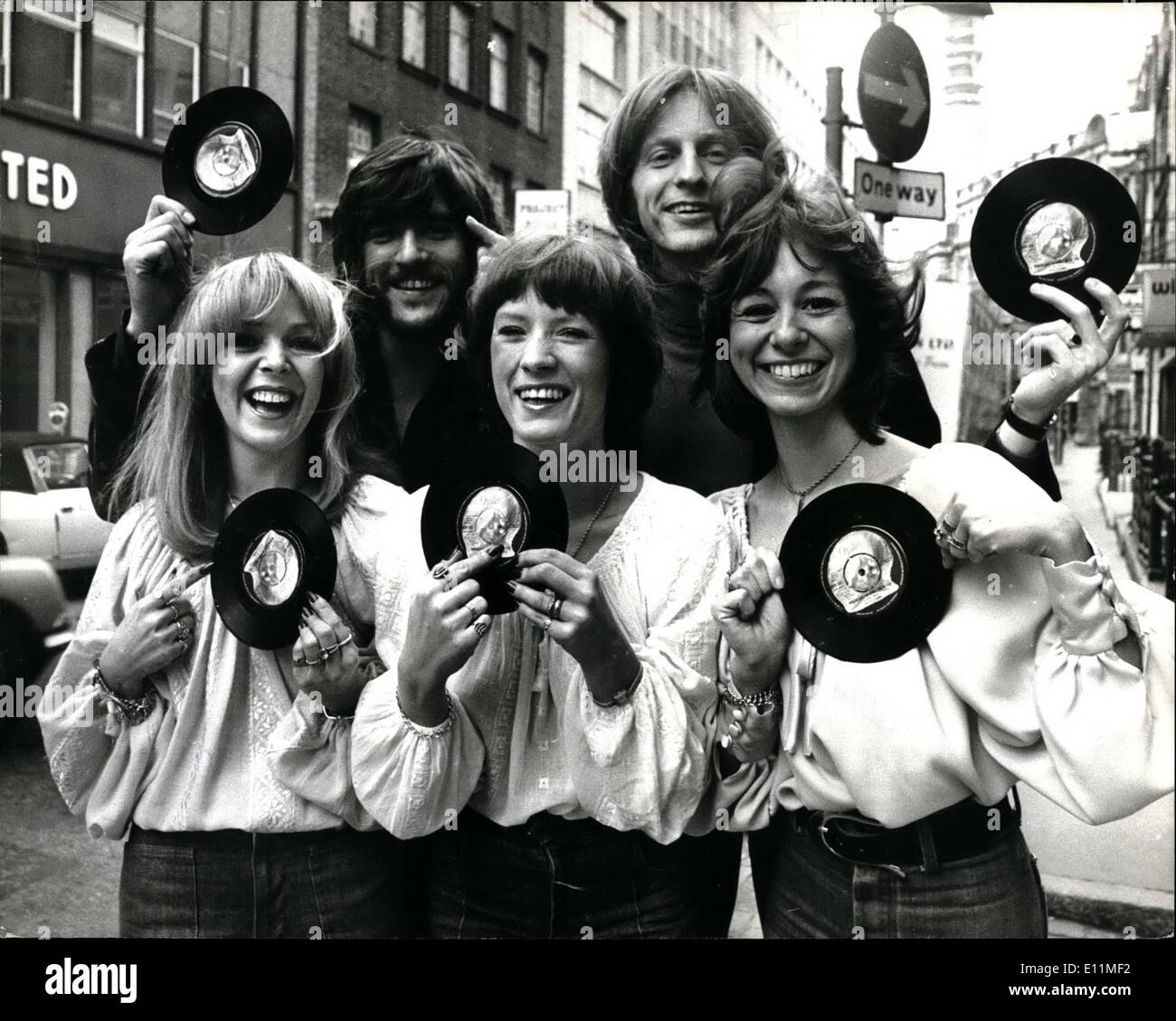 Febbraio 02, 1979 - ''Riflessioni'' lanciare il loro nuovo singolo ''ogni volta che mi trovo lontano da te'': ''Riflessioni", uno di Gran Bretagna superiore armonia gruppo hanno lanciato il loro nuovo singolo questa settimana chiamato ''ogni volta che mi trovo lontano da te", il gruppo che hanno iniziato la loro carriera come 'Splinter'' salì contro un problema quando un ex-Beatles George Harrison ha scelto un gruppo chiamato scheggia per lanciare il suo nuovo Dark Horse etichetta discografica Foto Stock