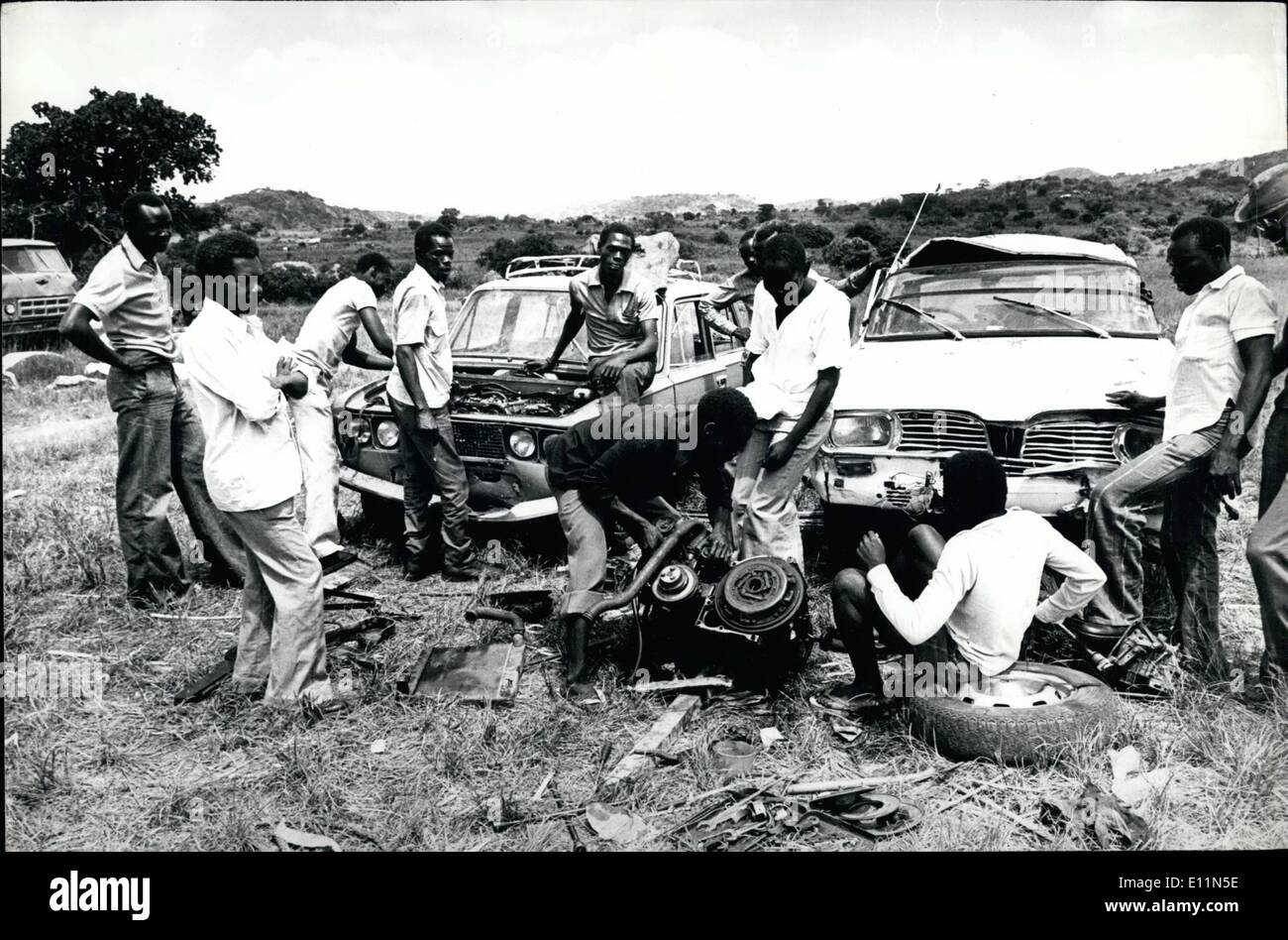 Giugno 06, 1979 - Kaya Sudan Meridionale: in un campo di rifugiati presso il posto di frontiera di Kaya nel Sudan meridionale, qui più di ex Amin soldati della riparazione di automobili hanno usato per fuggire attraverso le frontiere. Credits: Camerapix Foto Stock