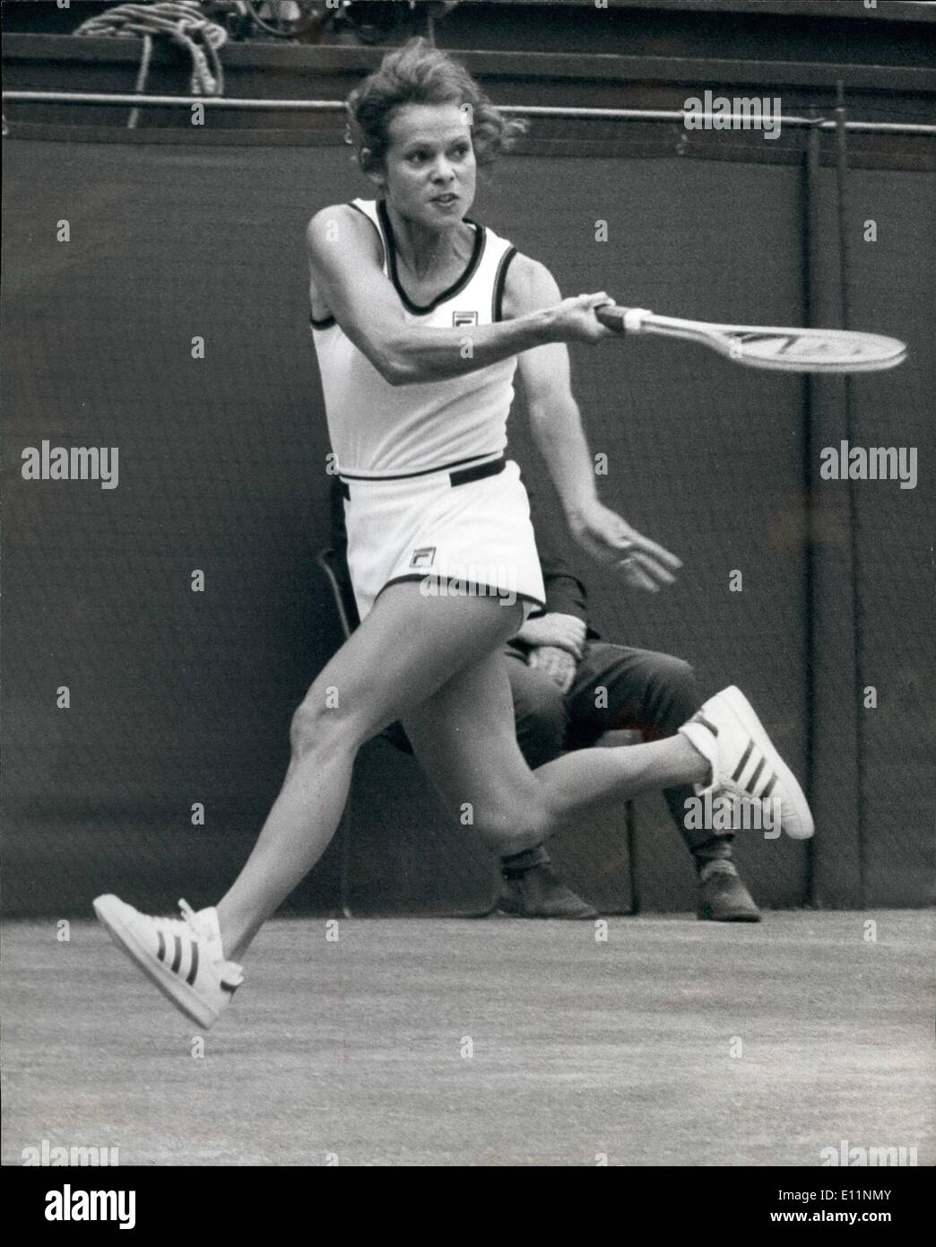 Lug. 07, 1979 - i battenti Aussie: onorevole Evonne Cawley ha avuto una partenza bruciante in tutti i suoi giochi in questo anni campionati di Wimbledon. Ieri lei thashed Virginia Wade il britannico n. 1 6-4 6-0. Ella ow gioca Chris Lloyd in semi-finale. Foto Stock
