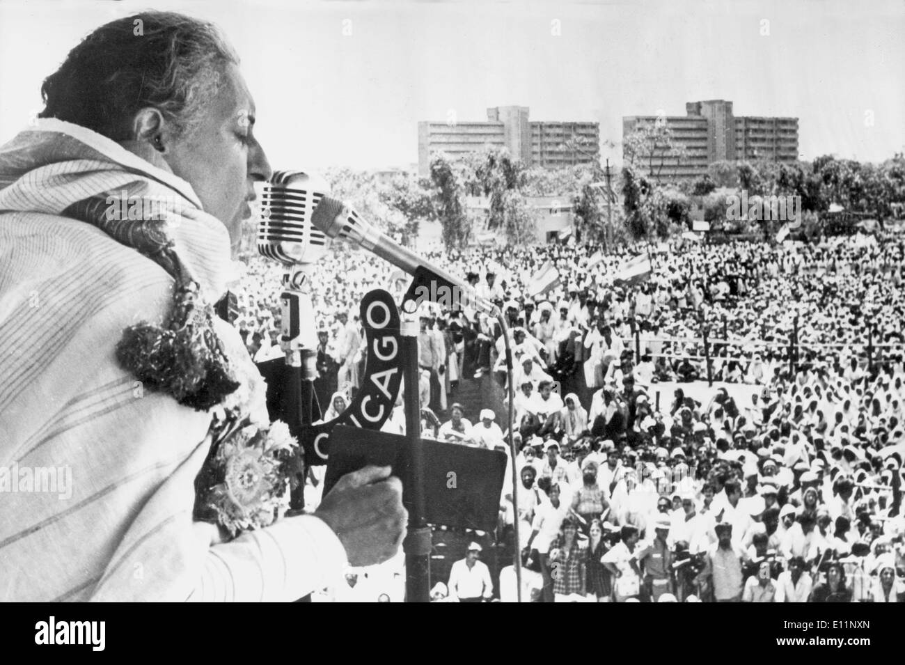 Il primo ministro Indira Gandhi dando un discorso Foto Stock