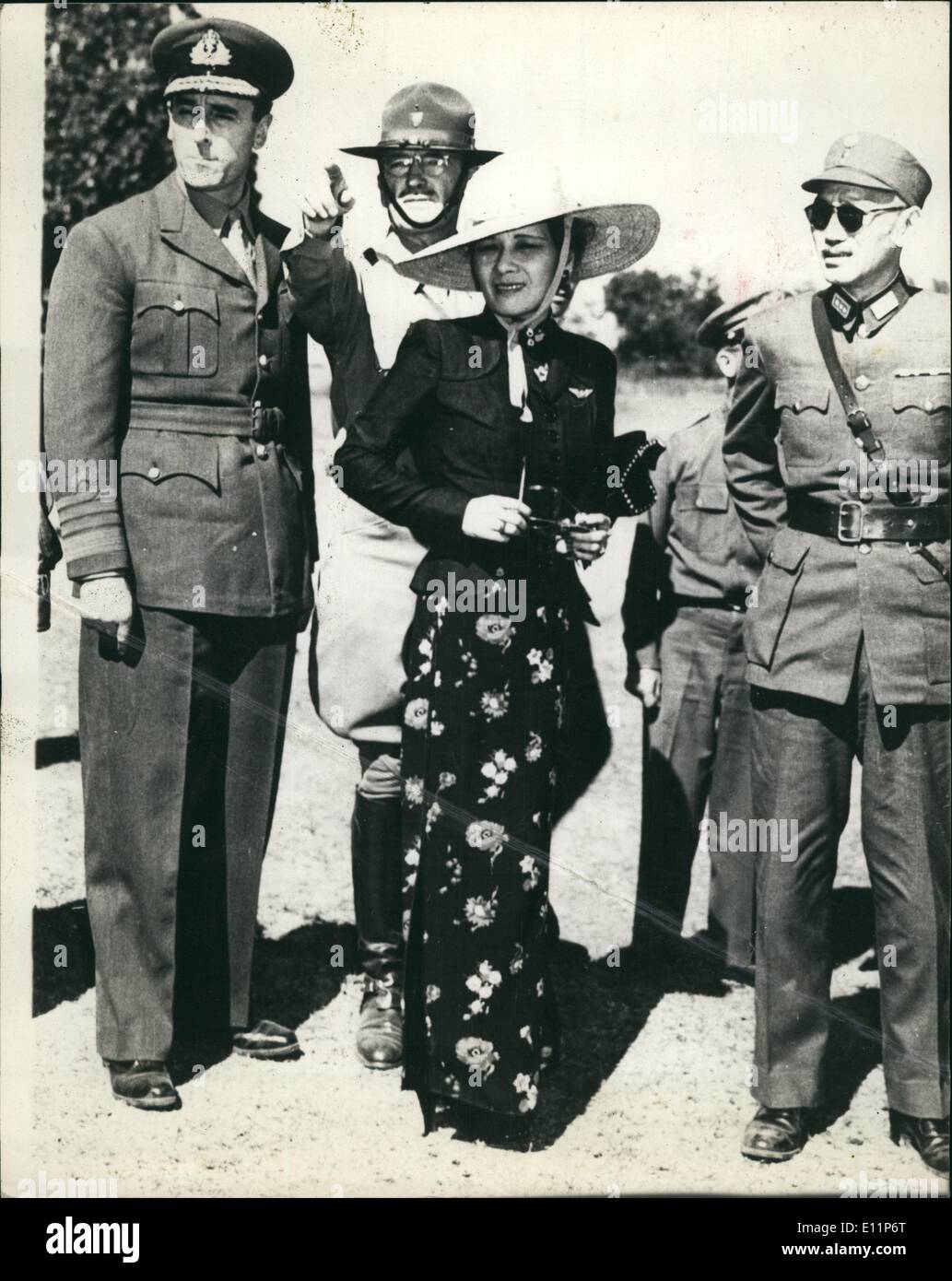 08 agosto 1979 - Lord Mountbatten ucciso in un'esplosione di barche :Lord Mountbattan di Birmania,79 l'ammiraglio del  e il viceré  dell'India sono stati assassinati durante un viaggio di pesca con membri della sua famiglia ieri, quando hanno lasciato Mollaghmore Harbour Co Sligo. Anche suo nipote Nicholas Brabourne, 14 anni, e un sognatore irlandese Paul Maxwell, 16 anni, furono uccisi durante l'esplosione della bomba. Tre altri membri della famiglia sono stati gravemente feriti, sono la figlia del conte signora Brabourne suo marito Lord Badbroune la Dowager Lady Brabourne, e il fratello gemello del morto Nicola Foto Stock