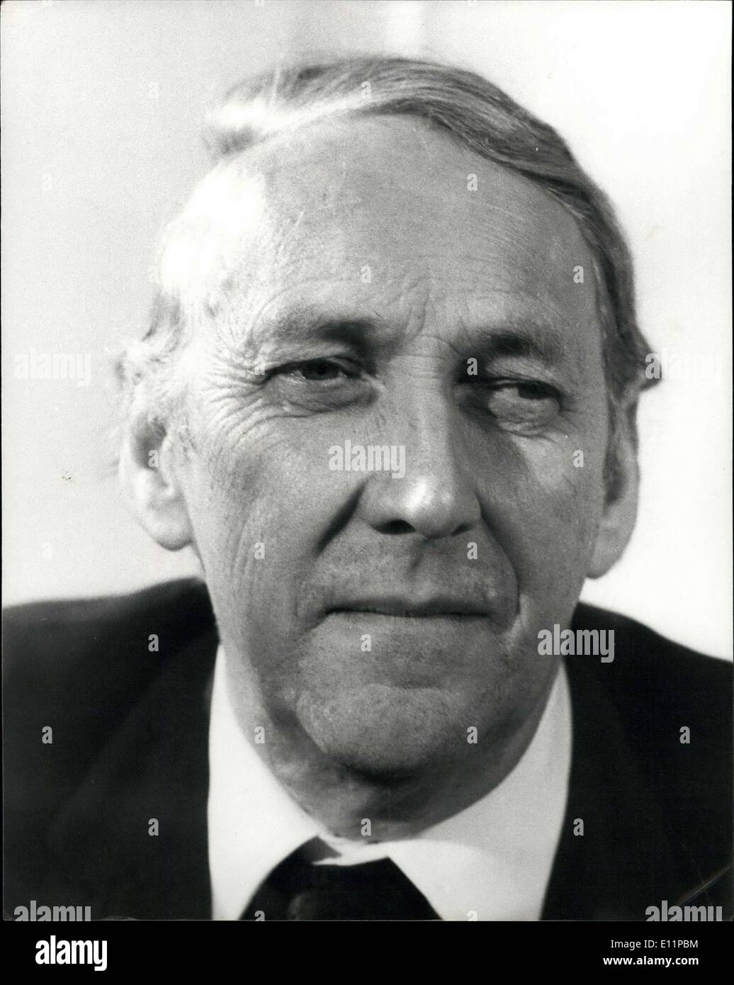 Maggio 22, 1979 - Nuovo Ambasciatore britannico a Washington Sir Nicholas Henderson: mostra fotografica di Sir Nicholas Henderson il nuovo ambasciatore britannico per gli Stati Uniti presso il Foreign Office oggi. Egli prende in consegna dal signor Peter Jay presente ambasciatore, in luglio. Foto Stock