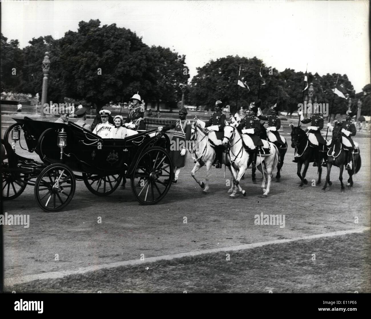 Agosto 08, 1979 - Lord Mountbatten ucciso in barca Blast. Lord Mountbatten di Birmania, 79, ammiraglio della flotta e l'ultimo viceré di India, è stato ucciso durante un viaggio di pesca con altri membri della sua famiglia. La loro barca il 29ft ombra V, è stato eiettato da un 501b IRA una bomba bout cinque minuti dopo aver lasciato il porto di Mullaghmore, Co Sligo, Irlanda. Suo nipote, Nicholas Brabourne, 14, e un Irish crewman, Paul Maxwell, 16, sono stati anche uccisi Foto Stock