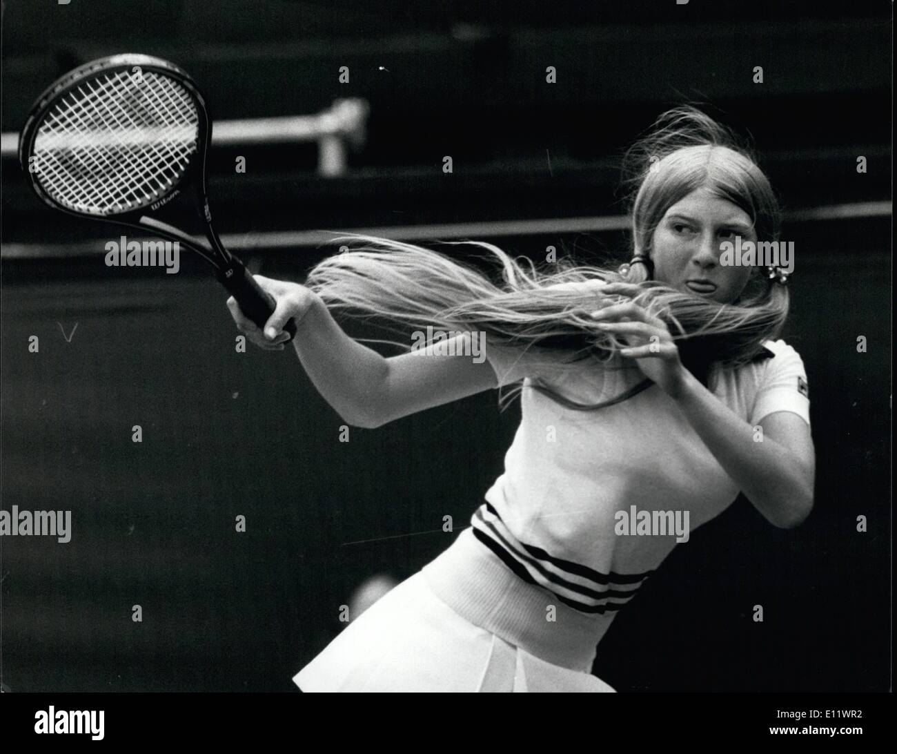 Giugno 06, 1980 - Virginia Wade è battuto da Andrea Jaeger: mostra fotografica. Il 15-anno-vecchio American la stella del tennis in azione contro la Gran Bretagna il Virginia Wade, Andrea Jaeger in due set. Foto Stock