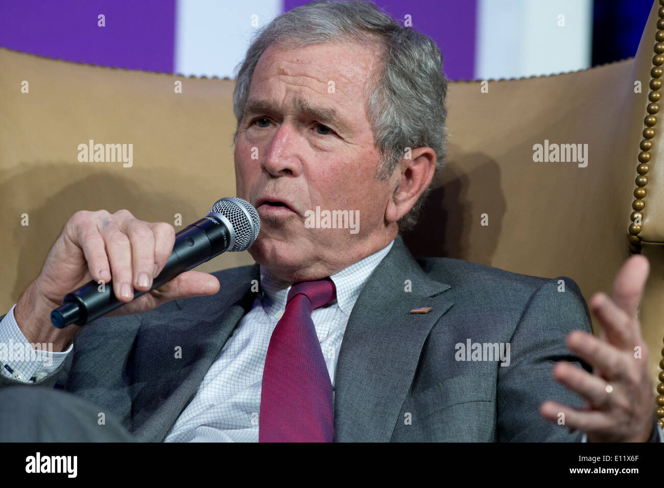 Ex U.S. Il Presidente George W Bush riflette sul suo impegnativo 8 anni in ufficio durante un discorso a un Texas business group Foto Stock