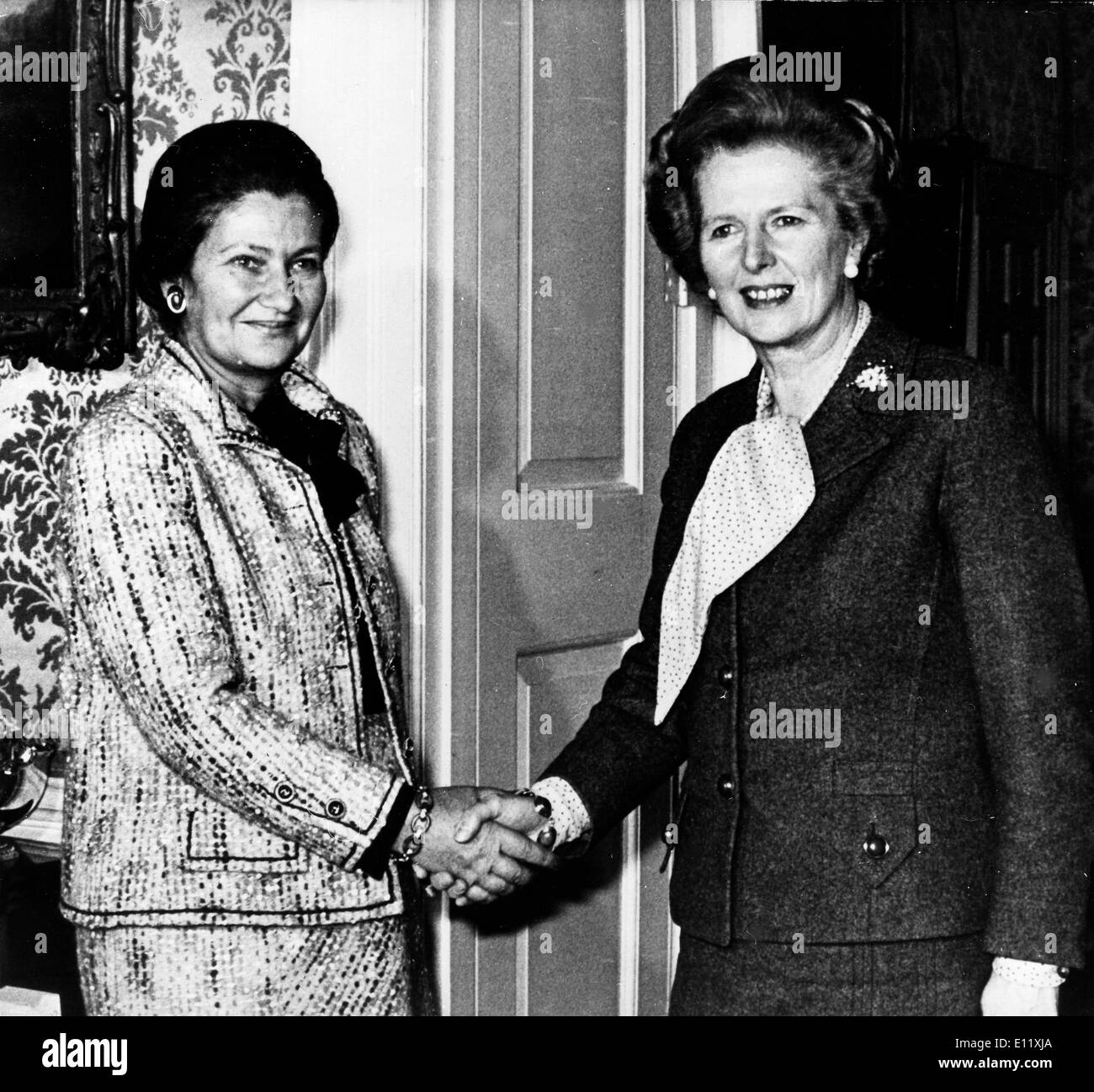 Il Primo Ministro Margaret Thatcher con Simone Veil Foto Stock
