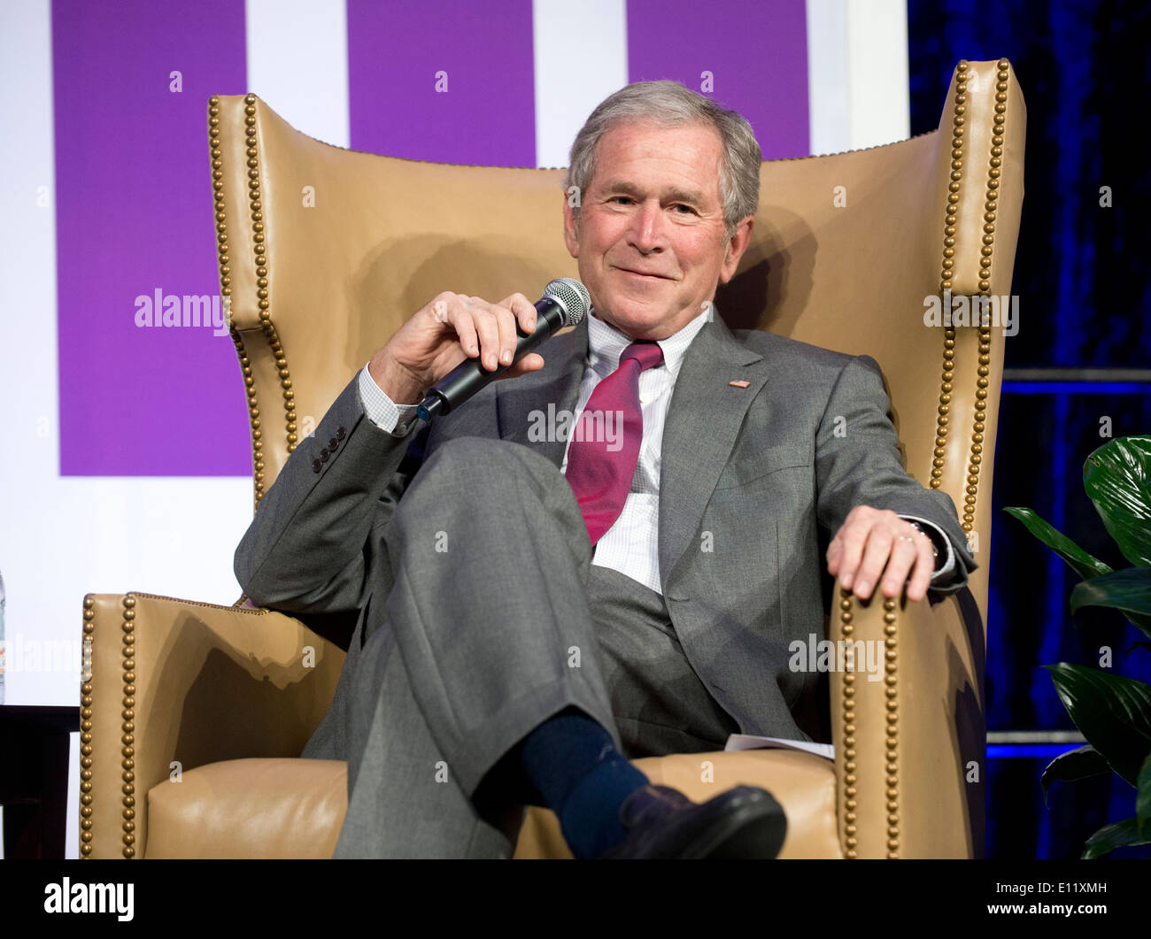 Ex U.S. Il Presidente George W Bush riflette sul suo impegnativo 8 anni in ufficio durante un discorso a un Texas business group Foto Stock