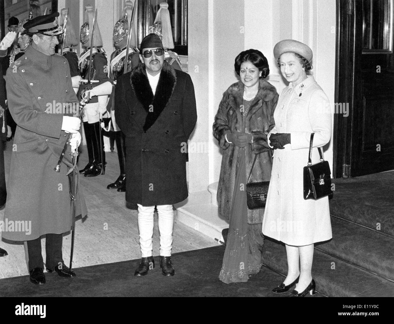 Elisabetta II e del Principe Filippo con il Nepal royals Foto Stock