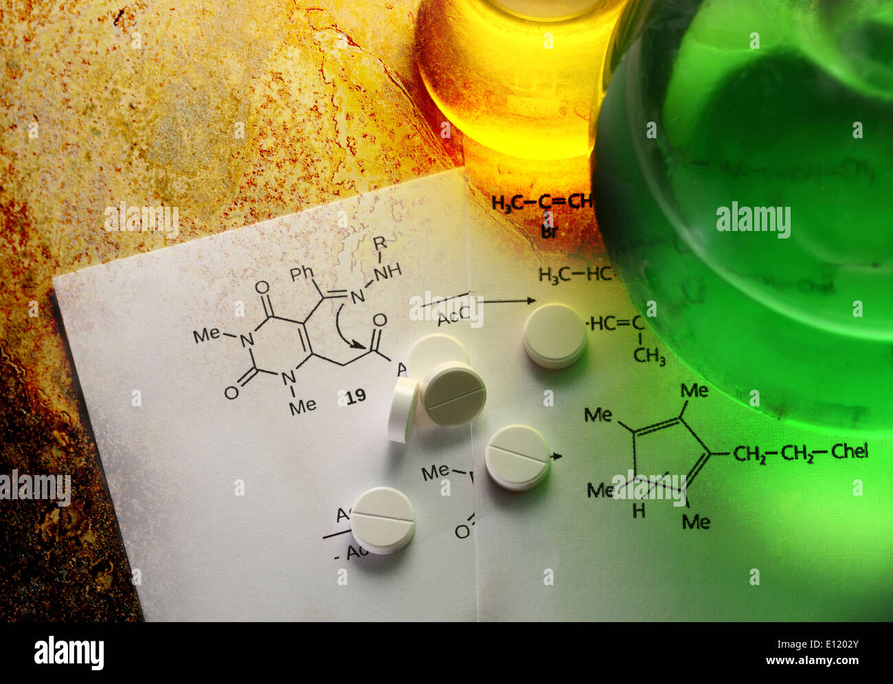 Reazione chimica formula con le pillole di bianco Foto Stock