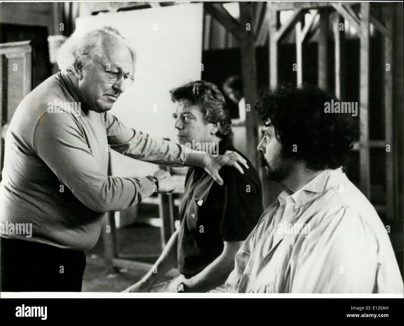 Lug. 25, 1981 - Gli attori sono ripassando avidamente..sull ''Gruner Hu Bay  per il festival di questo anno avrà inizio l'aria uno debole, il 25 luglio. Questi verranno aperti in una produzione di ''Tristano e Insode. La seconda nuova produzione sarà ''Die Meistersinger von  cantante master Norimberga, per cui il leader del festival, Wolfgang Wagner, è responsabile del. Sotto la direzione musicale di Mark Fedlar, Bernard Wiki, sarà in grado di cantare la parte di Hans Sachs e Hermann preda sarà in grado di cantare la parte di Sisto Beckamesser Foto Stock