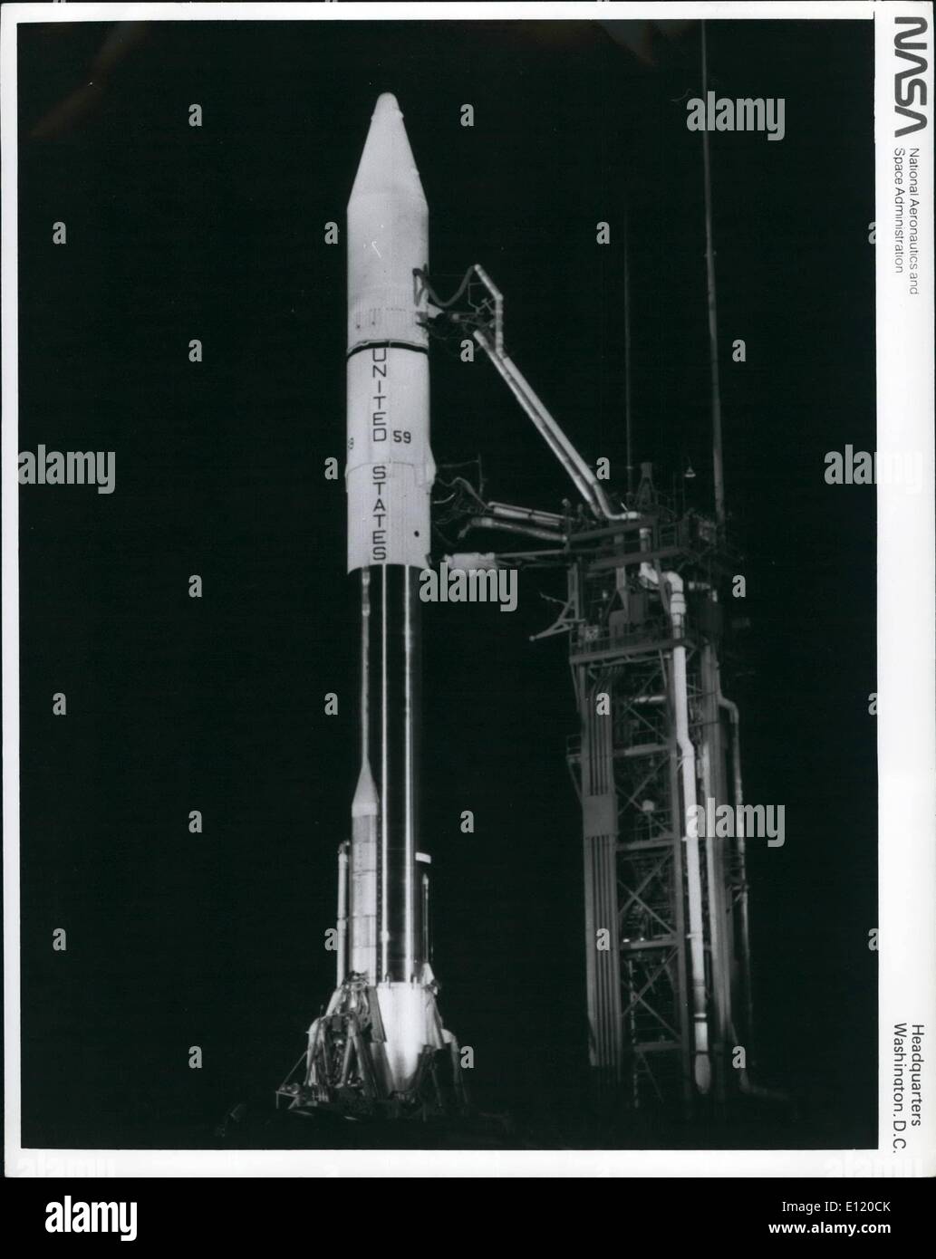 Agosto 08, 1981 - Il Centro Spaziale Kennedy, Fla. - Atlas Centaur 59 sorge in bilico sul pad B al complesso 36, Cape Canaveral Air Force Station, per il lancio della quinta e ultima di una serie di comunicazioni militari dei satelliti. FLTSATCOM-E è prevista per il lancio non prima del 6 agosto durante una finestra che si estende da 4:16 a 5:16 a.m. EDT. FLTSATCOM-E verrà posto in un orbita stazionaria 22,231 miglia sopra l'equatore a 73 gradi di longitudine ovest o circa a sud di Boston, Massachusetts. Il nuovo dipartimento della difesa di satelliti è destinato per il servizio oltre l'Oceano Pacifico orientale Foto Stock
