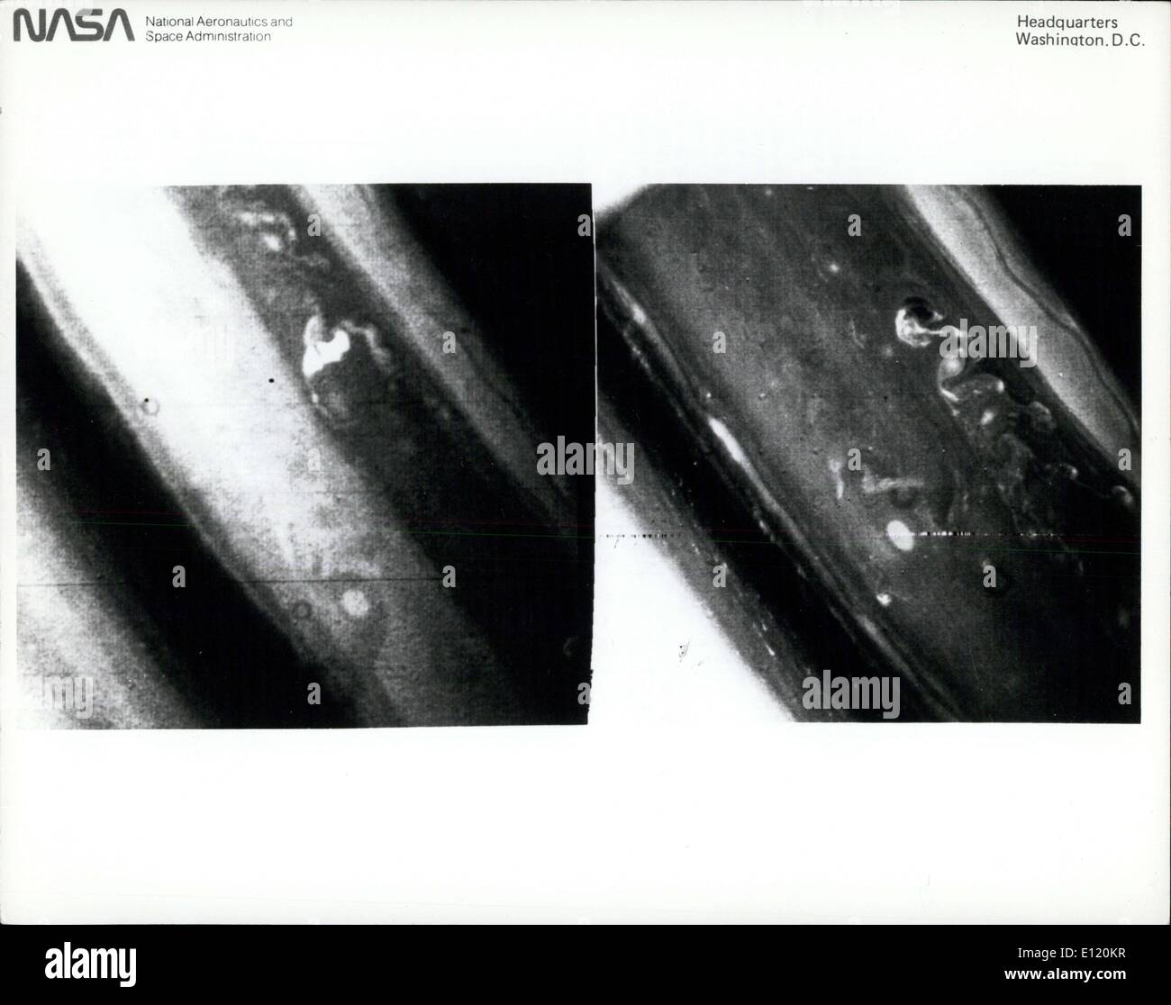 Agosto 23, 1981 - questo confronto mostra Saturno del nord della regione temperata come visto nov. 5, 1980, dal Voyager 1 (sinistra) e agosto 21 da sua sorella craft, Voyager 2, da una gamma di 5 milioni di chilometri (3.1 miglia di missione). Il grande e luminoso funzione ovale in basso a destra di ciascun telaio misura circa 2.500 km (1.550 ml.). Questa caratteristica, un gigantesco sistema di tempesta in l'atmosfera del pianeta, è stato osservato per la prima volta da Voyager 1 quasi esattamente un anno fa. Così come su Giove, alcune tempeste in Saturno atmosfera sono abbastanza a lungo vissuto rispetto alla loro piccola counerparts terrestre. Per contrasto Foto Stock