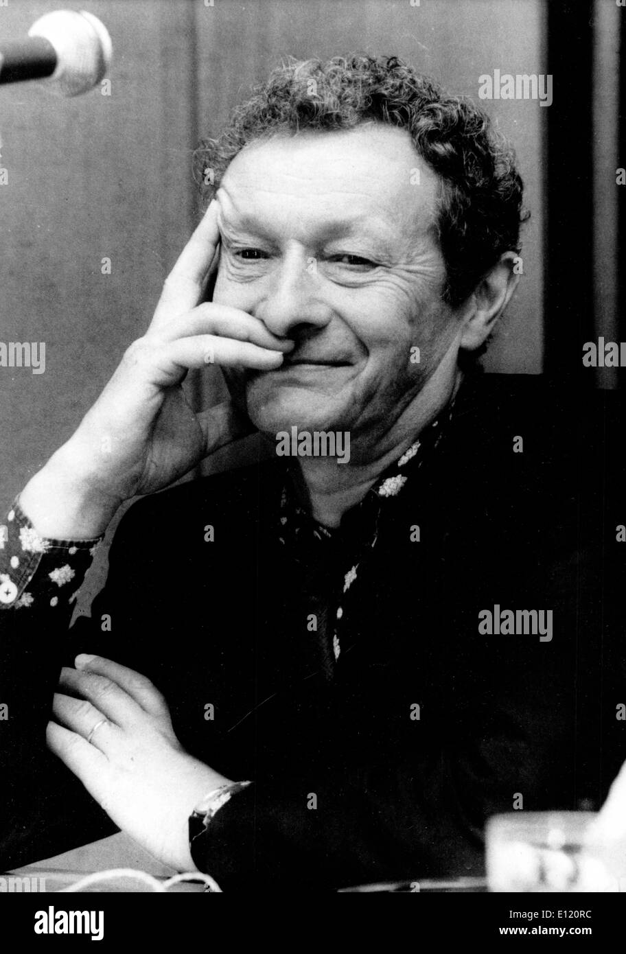 Attore francese JEAN LOUIS BARRAULT a un teatro dibattito in Francia. Foto Stock