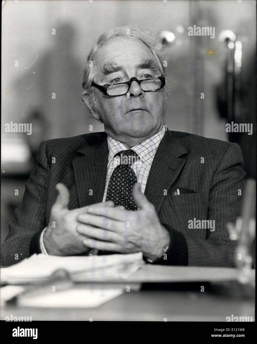 Nov. 19, 1982 - Miniere europea Leader incontrano nell'N.U.M. uffici in Euston discutere oggi di minatori offerta pay e la censura di Joe Gormley vedute di fatto in un articolo di notizie. Joe Gormley, presidente di Minatori del carbone unione in una conferenza stampa dopo la riunione di oggi. Foto Stock