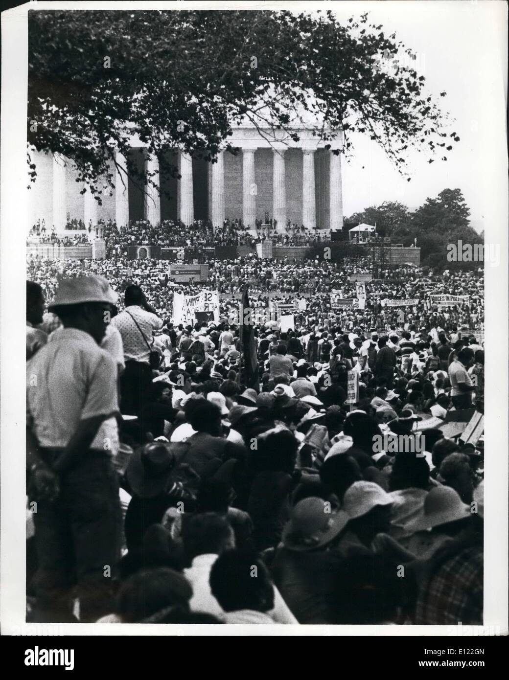 Agosto 08, 1983 - marzo su Washington: uno su tutti con vista dei dimostranti presso il Lincoln Memorial la folla era oltre 200.000 forte. Foto Stock