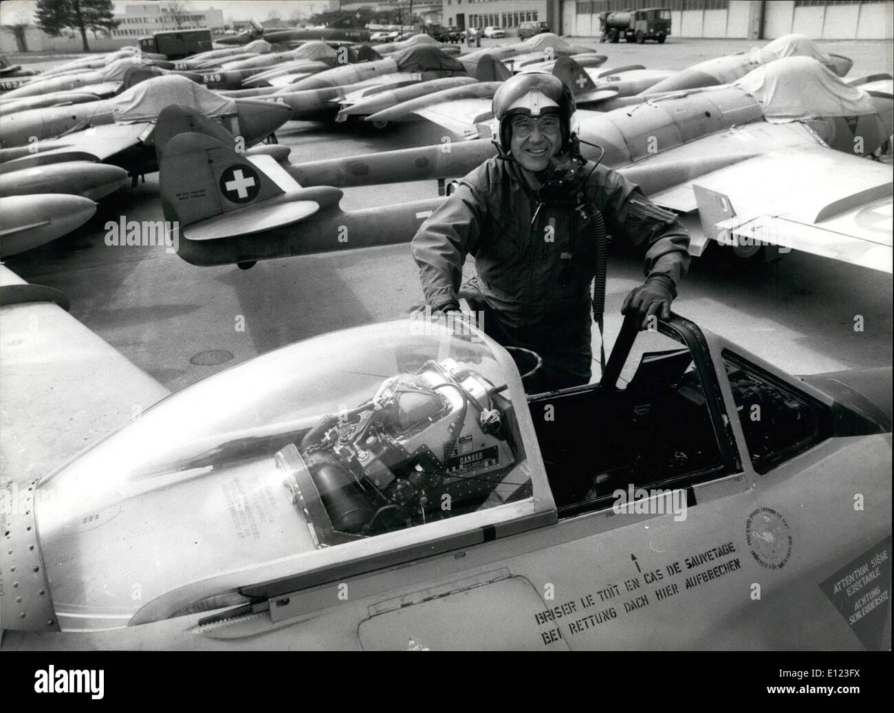 Apr. 04, 1984 - Un piano per gli amici giardino: per 6.000 Swiss Franciail militare istruttore pilota Walter Spinnler ha acquistato questa Foto Stock