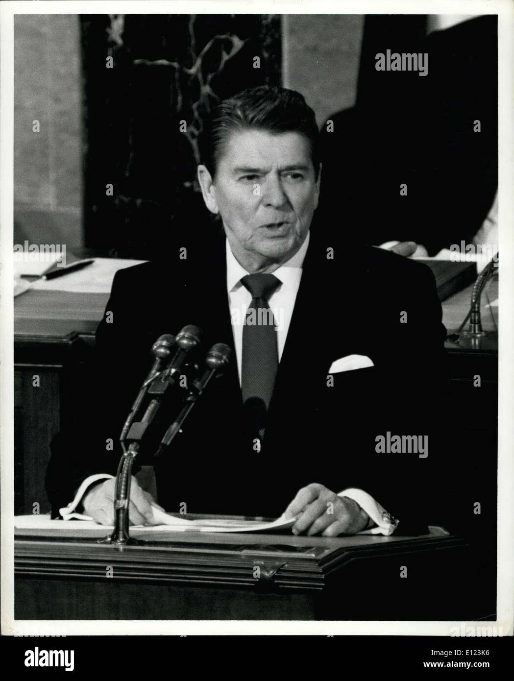 Gen 26, 1985 - Il presidente Reagan offre il suo stato dell unione indirizzo a una sessione congiunta del Congresso. Foto Stock