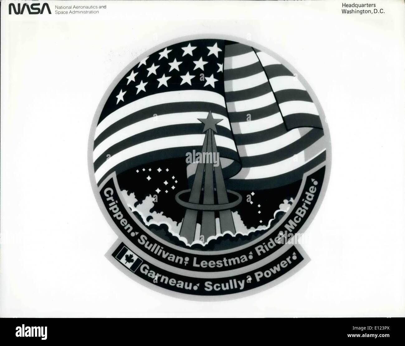 Giugno 06, 1984 - 41-G equipaggio Emblem-The 41-G Emblema missione si concentra sulle sue sette membri di equipaggio (primo a excede sei), la bandiera statunitense Foto Stock