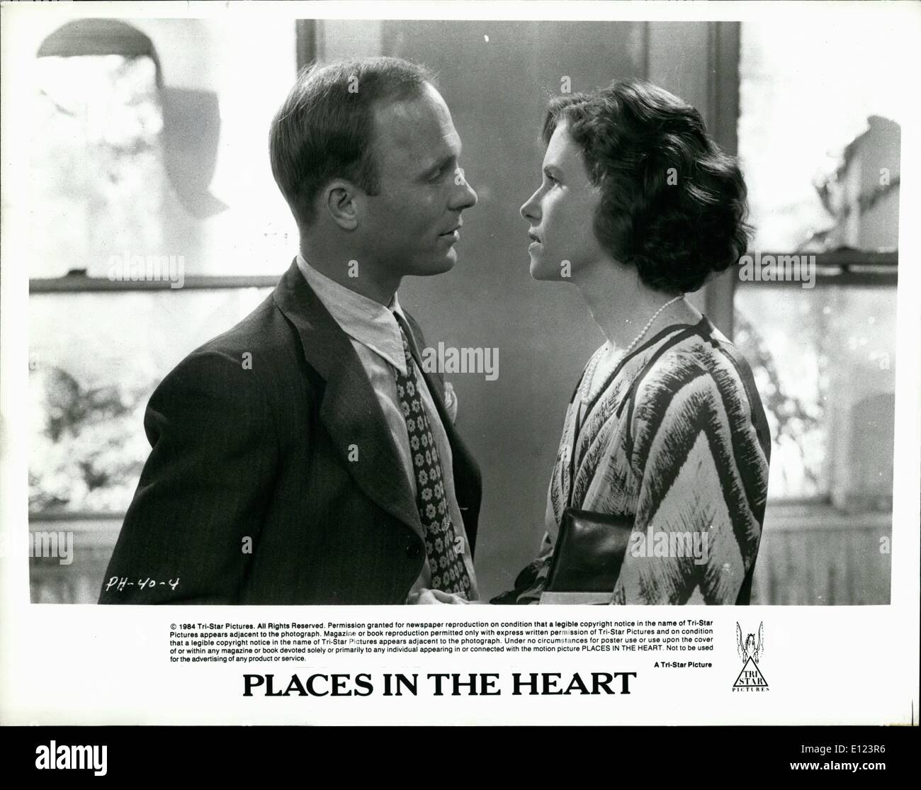 Giugno 06, 1984 - PH 40-4: Ed Harris e Amy Madigan hanno un extra vicenda coniugale che rischia di rompere la loro vita con i loro coniugi in una piccola città del Texas durante gli anni trenta in luoghi nel cuore. Scritto e diretto da Robert Benton, luoghi nel cuore starring Sally Field, è un rilascio Tri-Star. Foto Stock