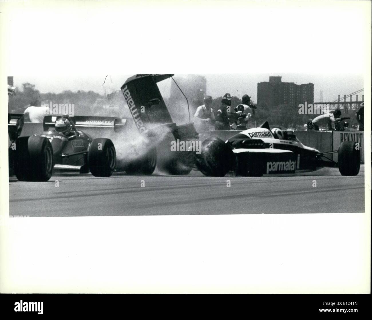 Giugno 06, 1985 - quale modo per iniziare: Washington, D.C.: Nelson Piquet è colpito subito dopo lo start della Detroit Grand Prix pictur Foto Stock