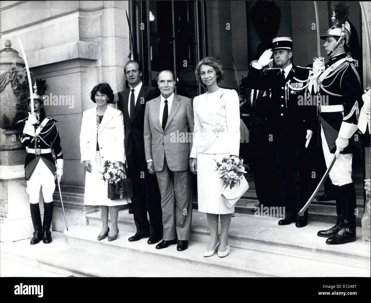 Lug. 08, 1985 - con la sig.ra Mitterrand, Re Juan Carlos di Spagna, Presidente Mitterand e la regina Sofia di Spagna Foto Stock